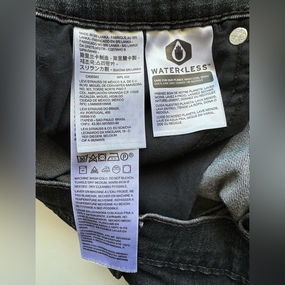 Levi's High Rise Denim Shorts - Black - Size 33 - Picture 6 of 6
